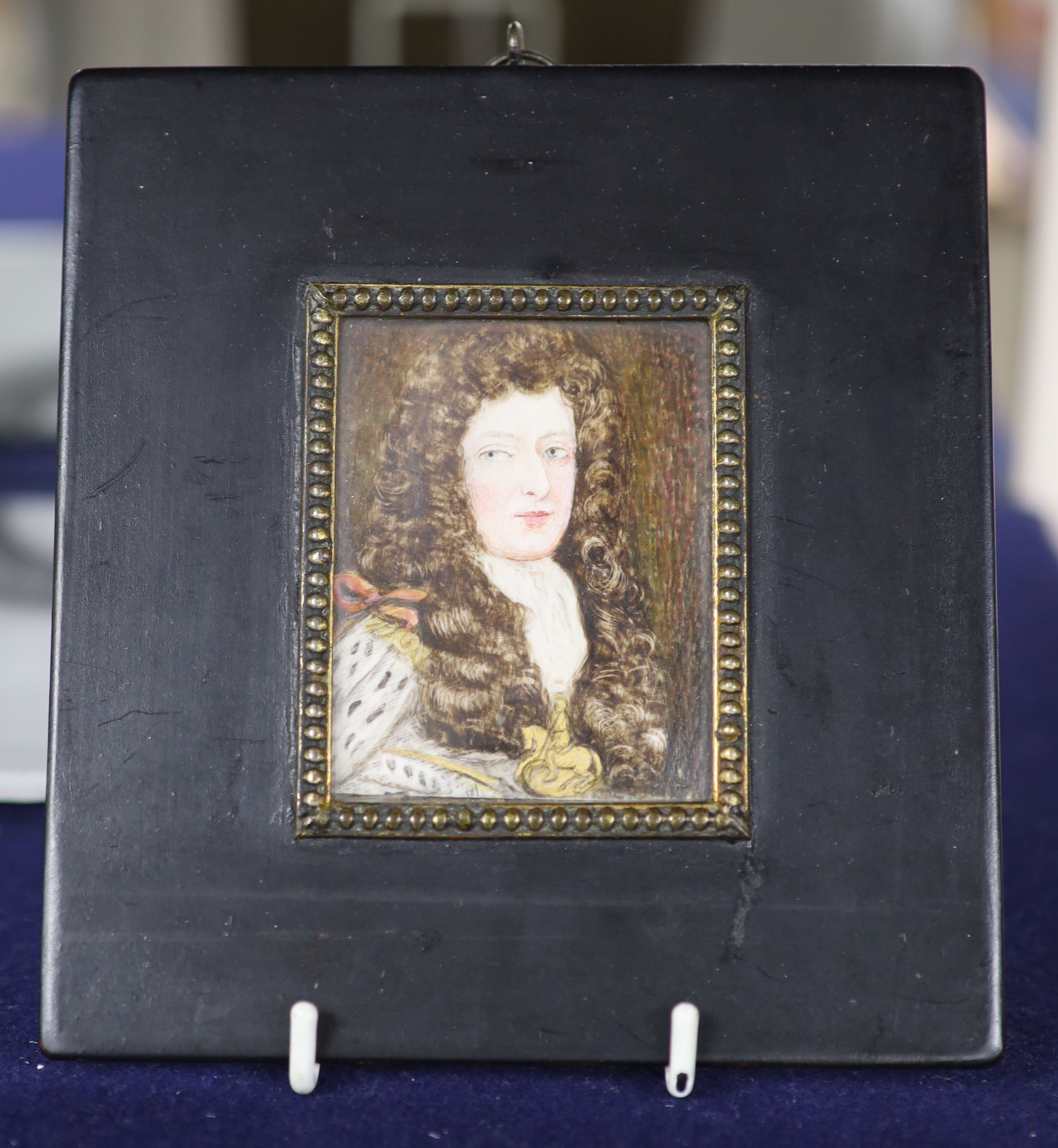 English school, circa 1900, oil on Ivory, portrait of a 17th-century gentleman, 7 x 5.5 cm.